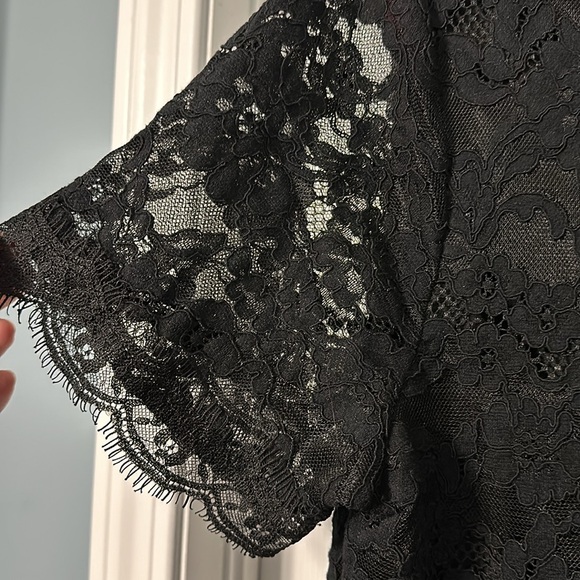 Cropped Lace Short Sleeve Top - Picture 5 of 5